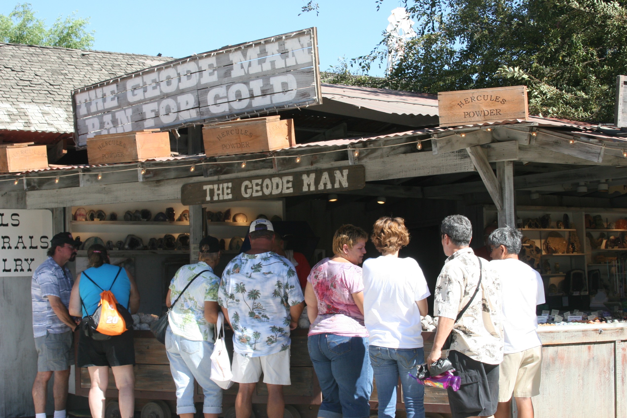 SOMETIMES IT GETS CROWDED BUYING GEODES